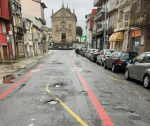 PS.&nbsp;Não há memoria de tantas vias "esburacadas" no concelho de Braga