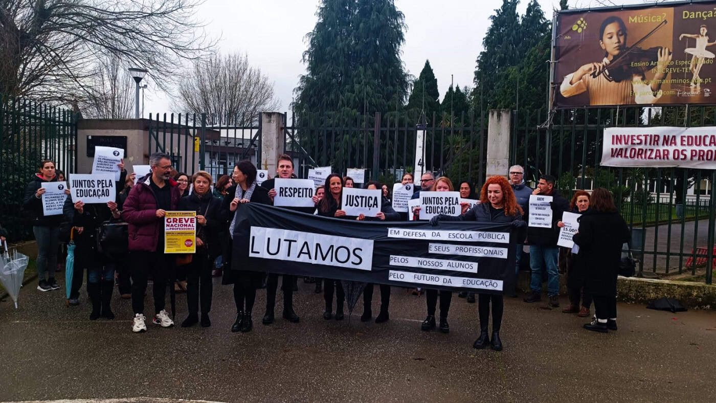 Greve dos professores e pessoal não docente volta a encerrar escolas em Braga