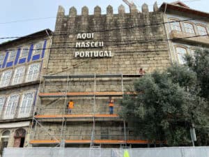 Arranca 2ª fase da intervenção na Muralha com a inscrição "Aqui Nasceu Portugal"