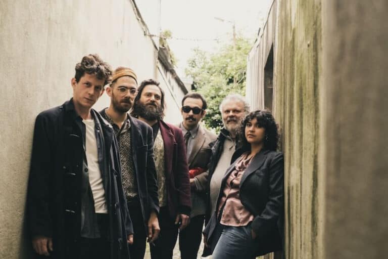 Sereias levam poesia, punk-rock e free-jazz ao Theatro Circo