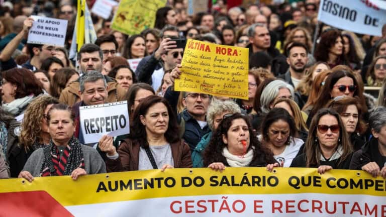Governo e sindicatos retomam hoje negociações sobre recrutamento de professores&nbsp;