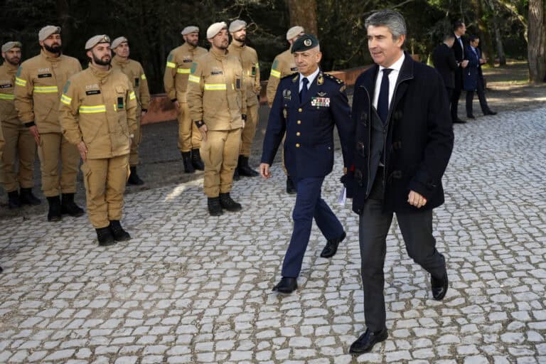 Ministros da Administração Interna e Defesa confirmam novo concurso para meios aéreos