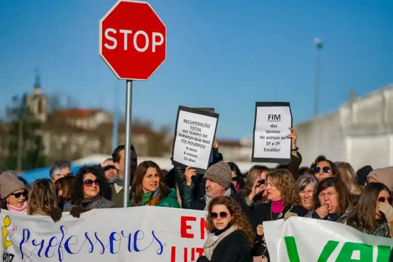 Professores e pessoal não docente voltam a manifestar-se hoje em Lisboa&nbsp;