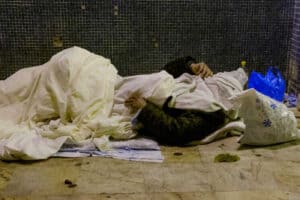 Cruz Vermelha de Braga precisa de cobertores e roupa quente para ajudar sem-abrigo