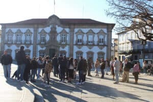 Câmara de Braga cede mais espaço mas mantém preço de aluguer das bancas para feirantes