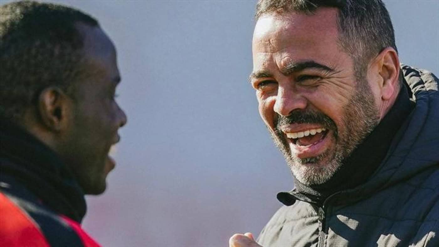 Artur Jorge não confirma saída de Vitinha e elogia reforços