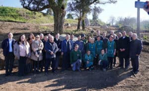 Confraria planta 5 mil árvores no Bom Jesus para criar faixa de proteção contra incêndios