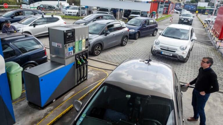Gasóleo desce oito cêntimos e gasolina quatro