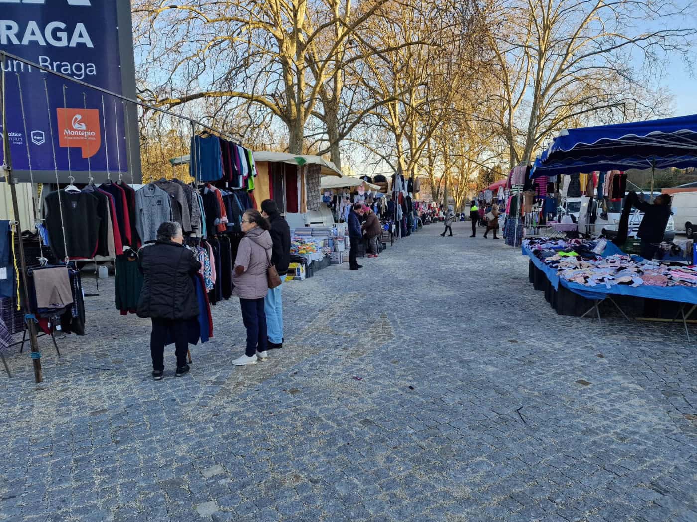 Vendedores de vestuário e calçado já vendem no sopé do Picoto