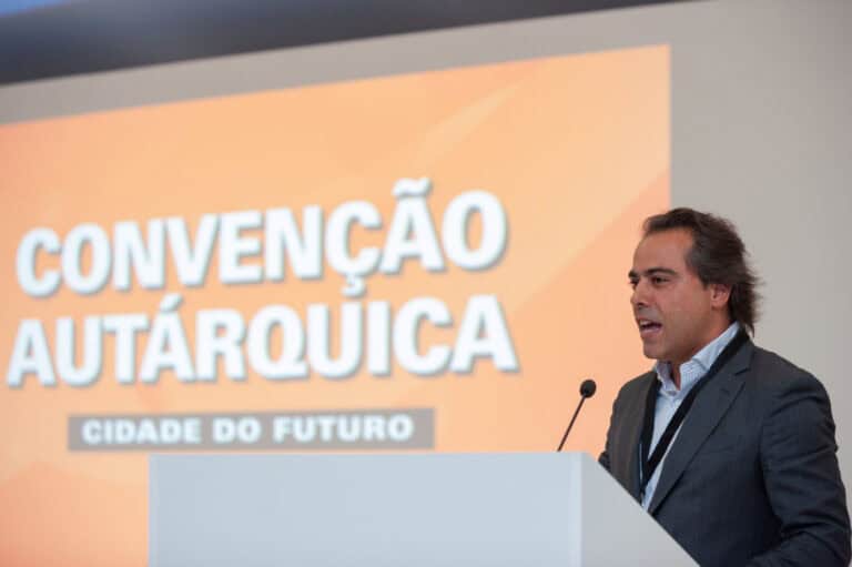 Oposição acusa autarquia de Guimarães de perder estação de alta velocidade para Braga