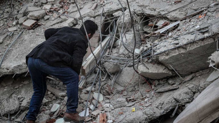 Número de mortos ultrapassa os 33 mil na Turquia e Síria&nbsp;