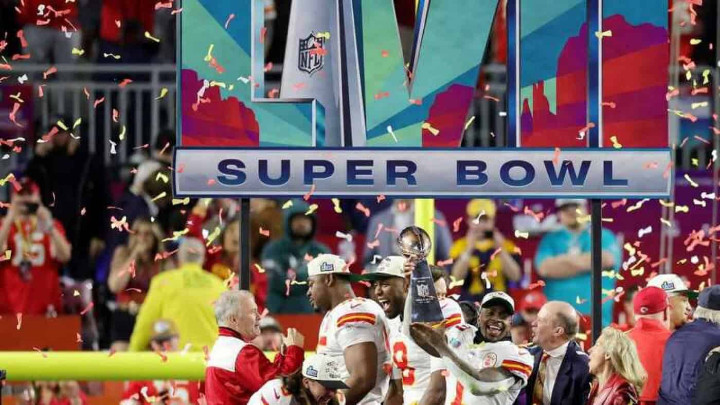 Kansas City Chiefs batem Philadelphia Eagles e conquistam 57.º Super Bowl&nbsp;