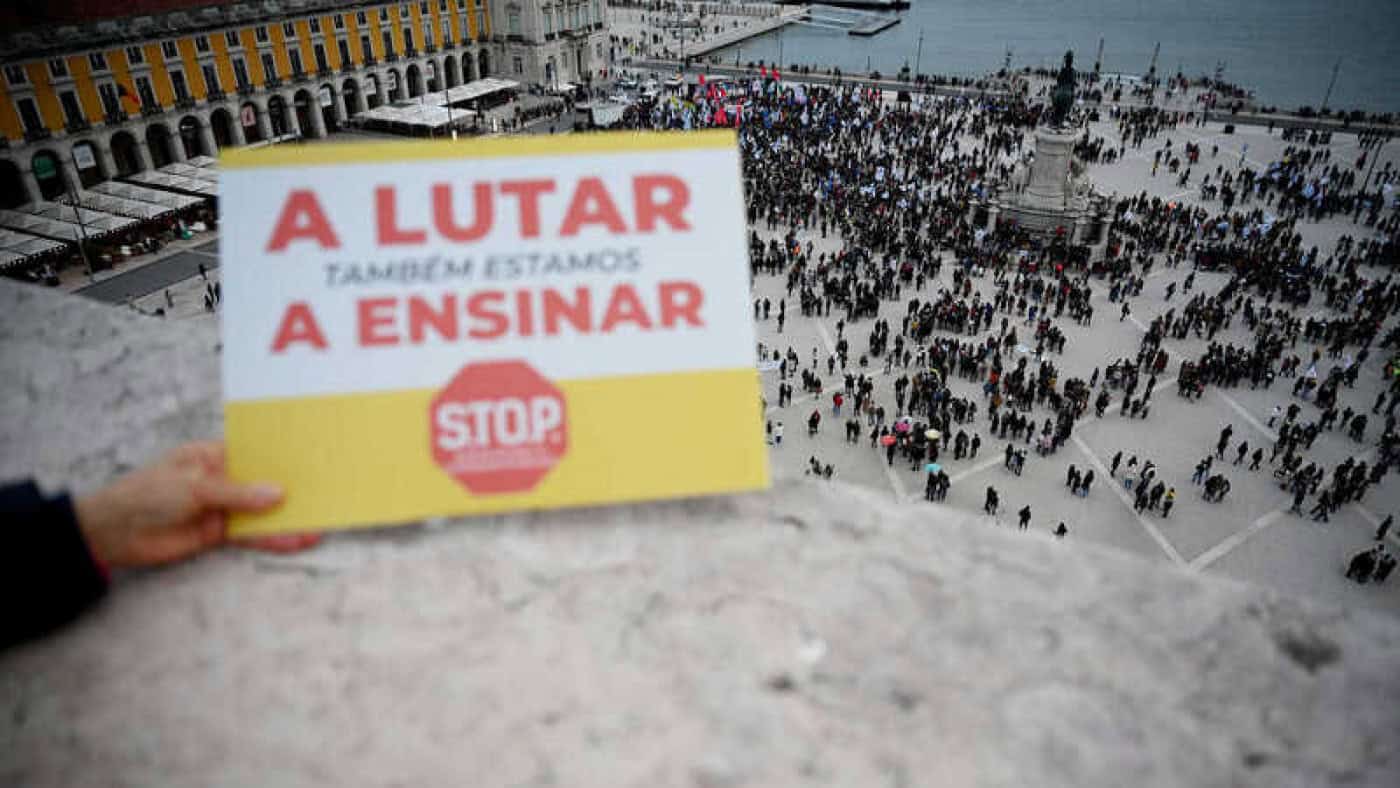 Professores e Ministério retomam hoje negociações em ambiente de contestação&nbsp;