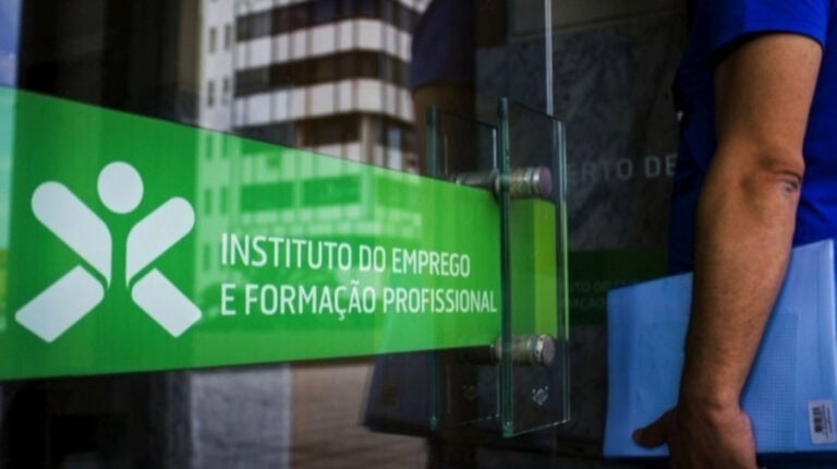 Número de desempregados inscritos no IEFP desce 9,5% em janeiro