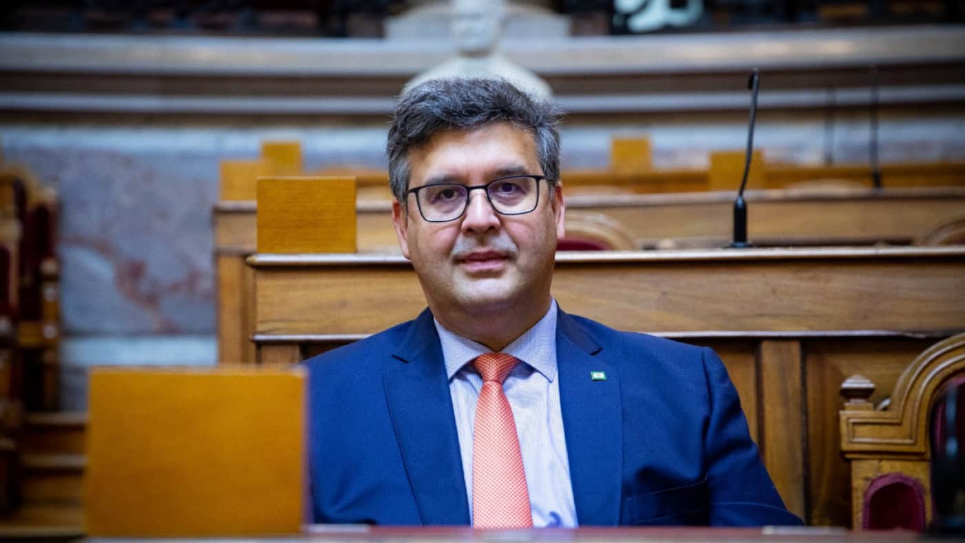 PSD avança com cinco diplomas na educação e quer Governo a negociar tempo de serviço