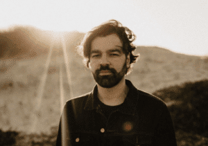 Valter Lobo convida o público para um "jogo de emoções" no Theatro Circo