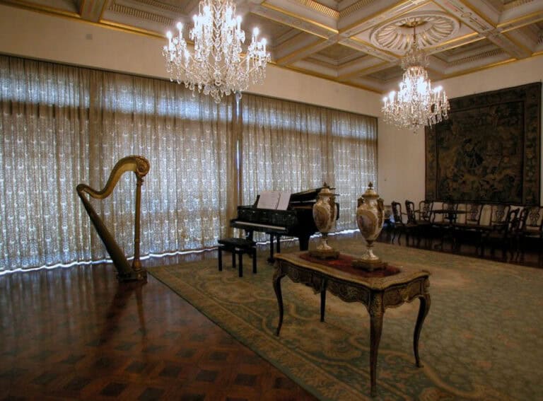 Arte abstrata e música em destaque na programação do Nogueira da Silva