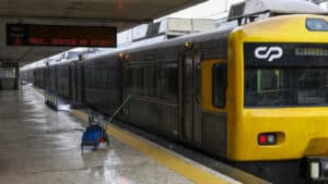 Greve de trabalhadores levou à supressão de 147 comboios da CP até às 08h00&nbsp;