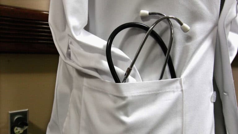 Um em cada quatro médicos tem mais de 65 anos e 5.000 vão aposentar-se até 2030&nbsp;