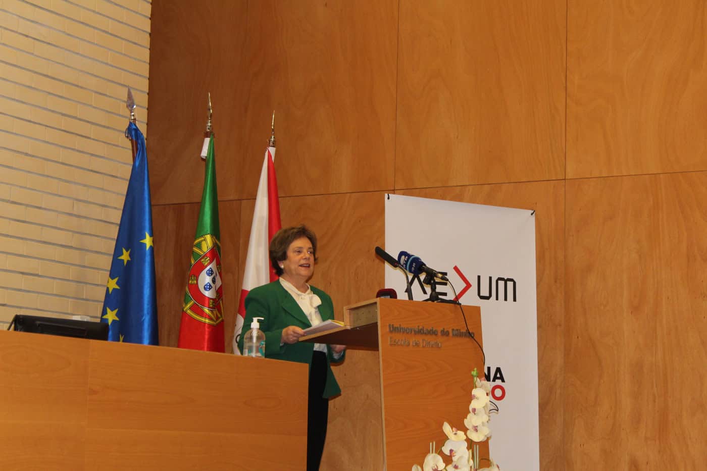 Provedora de Justiça reconhece que há um problema de comunicação na administração pública portuguesa