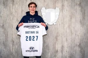 Gustavo Sá renova pelo FC Famalicão até 2027 