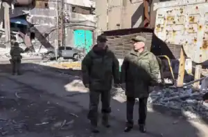 Ministro da Defesa russo visitou frente de combate no leste da Ucrânia&nbsp;