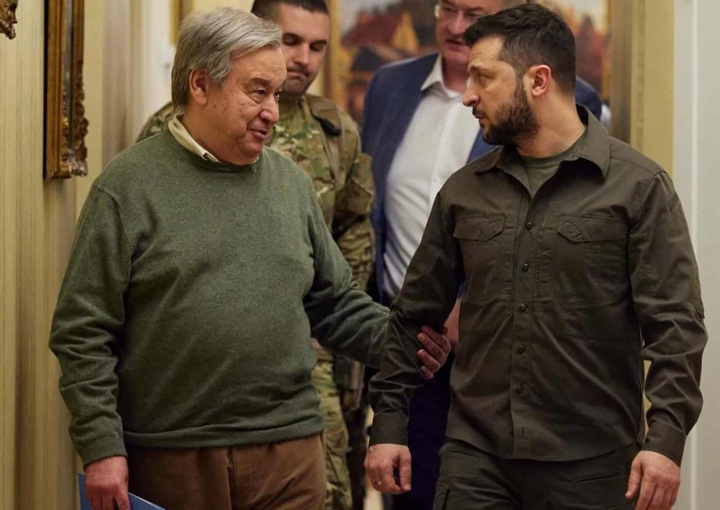 António Guterres chegou a Kiev para falar com Zelensky sobre cereais&nbsp;