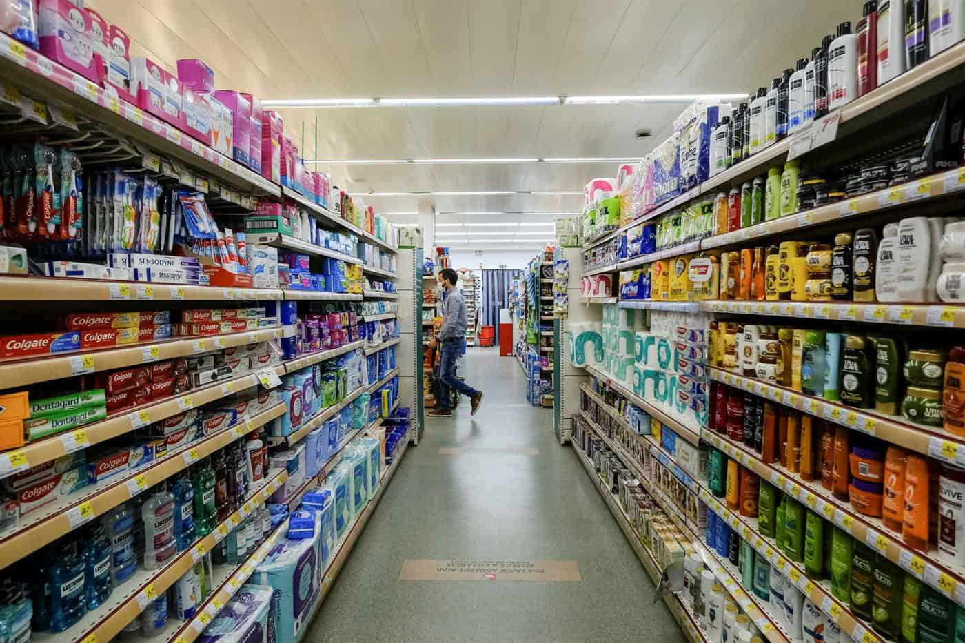 Inflação recua pela 4.ª vez consecutiva, para 8,2%, em fevereiro&nbsp;