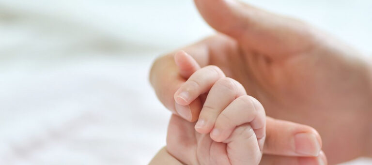 Assembleia Municipal de Braga aprova cheque de 200 euros para recém-nascidos e crianças adotadas