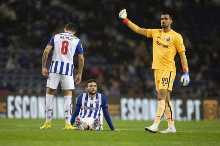 FCP vence Estoril Praia e mantém distância para o líder do campeonato