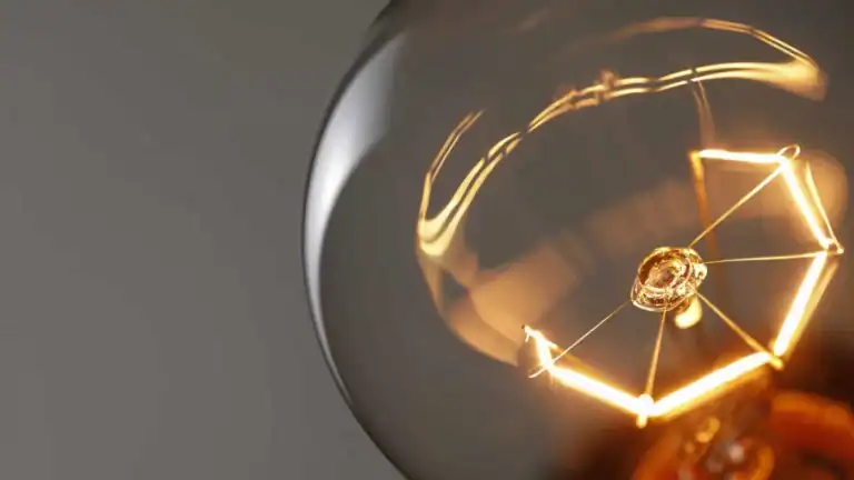 Fatura da luz desce em média 3% para clientes do mercado regulado a partir de abril&nbsp;