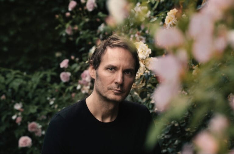 Sven Helbig apresenta disco "melancólico" dedicado ao trabalho artesanal no Theatro Circo