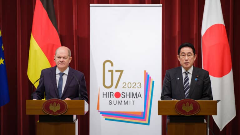 Japão e Alemanha reiteram vontade de reforçar sanções contra a Rússia