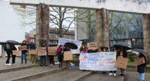Estudantes reclamam mais bolsas, residências, cantinas e o fim da propina