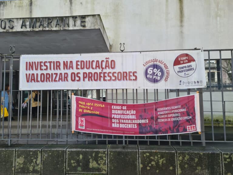 Alunos da Carlos Amarante juntam-se por melhores condições e mais apoios