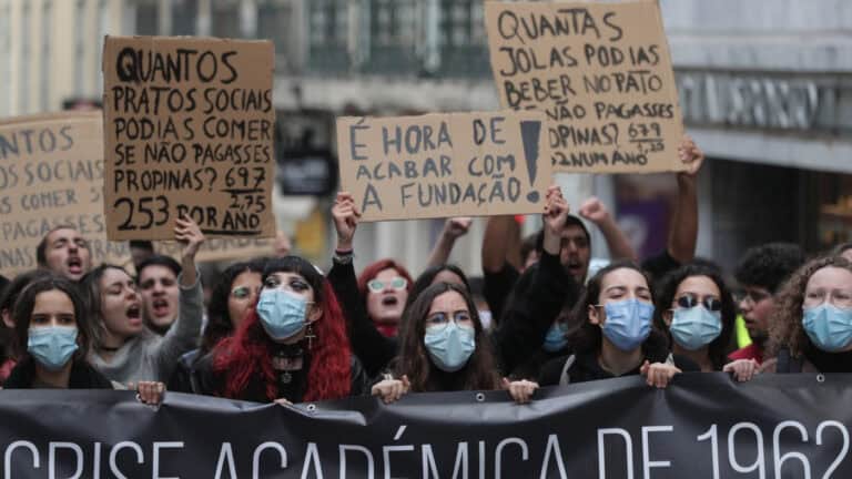 Quase um terço dos universitários do Porto gasta mais de 500 euros em despesas correntes