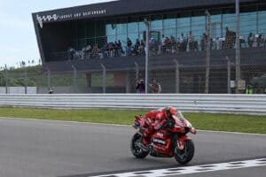 Francesco Bagnaia vence em Portimão e lidera Mundial de MotoGP
