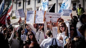 Sindicatos apresentam nova queixa na PGR contra Ministério da Educação&nbsp;