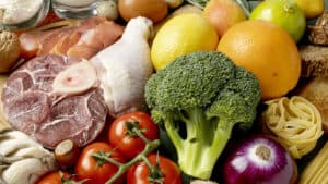 Cabaz com produtos com IVA zero inclui atum em conserva e bacalhau 