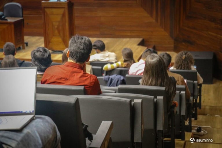 Estudantes reúnem-se para votar orçamento da AAUMinho
