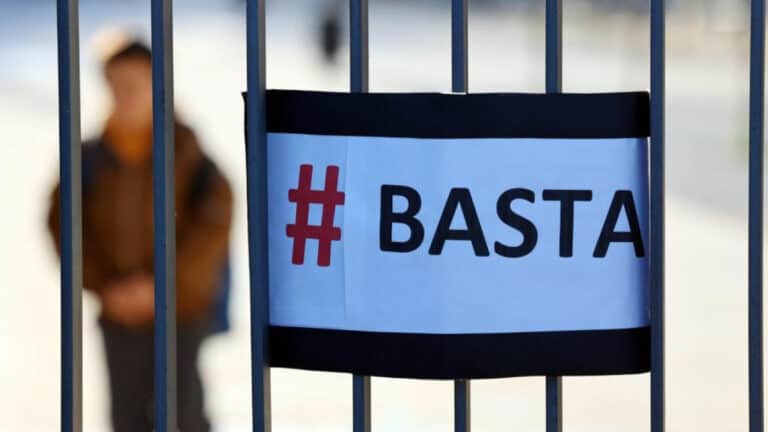 Professores iniciam hoje greve ao último tempo de aulas&nbsp;