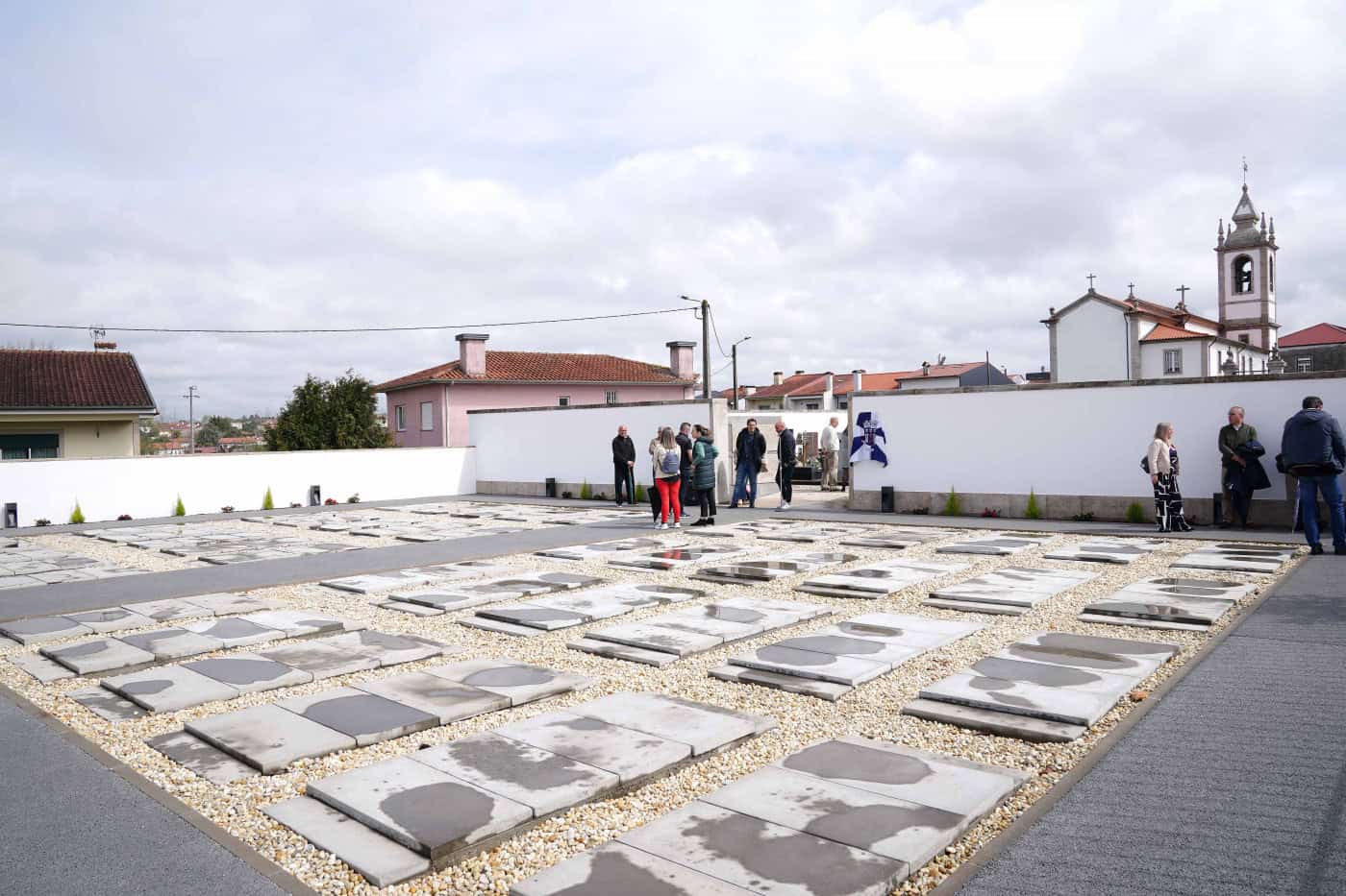 Cemitério de Frossos ganha 44 lugares para campas de dupla altura