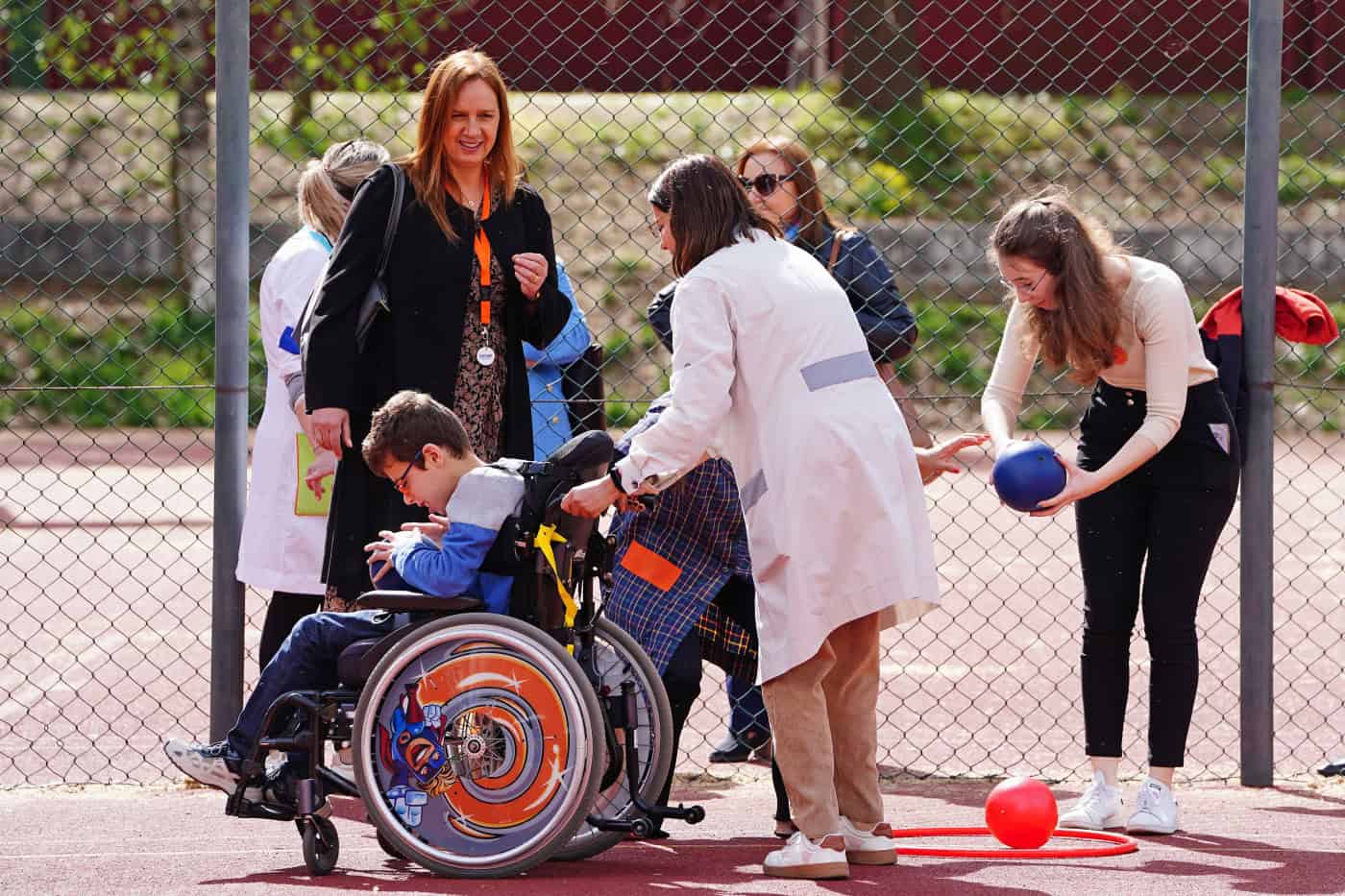 Entidade externa deverá assegurar resposta para crianças com necessidades específicas