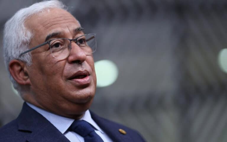 Costa promete mais casas para estudantes e defende regulação do AL&nbsp;