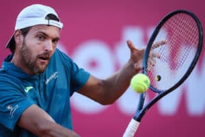 Sousa vence primeiro set mas acaba eliminado por Ruud na segunda ronda do Estoril Open