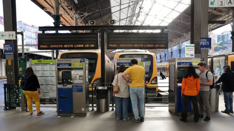 Greves na CP levam à supressão de 105 comboios de 710 programados até às 19h00&nbsp;