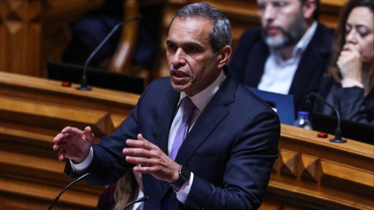 Deputado do PS Carlos Pereira sai da comissão de inquérito à gestão da TAP&nbsp;