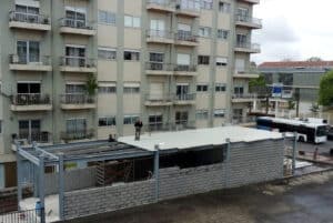 Braga. Edifício destinado a comércio e serviços indigna moradores da Av. João XXI