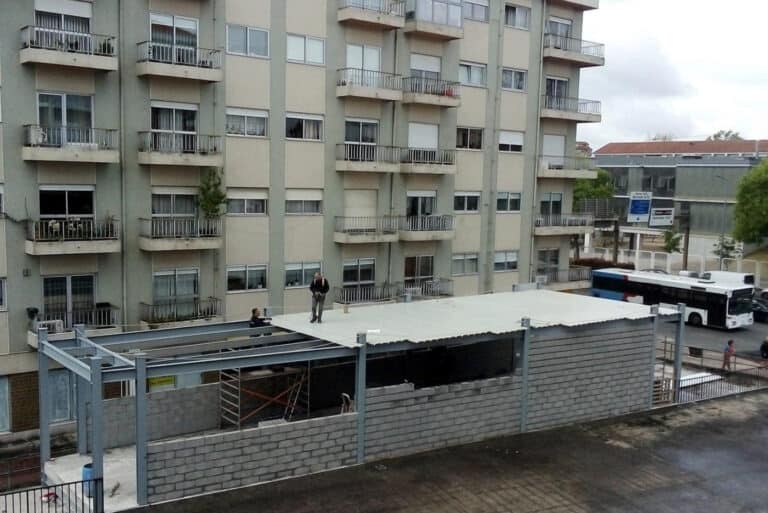 Braga. Edifício destinado a comércio e serviços indigna moradores da Av. João XXI