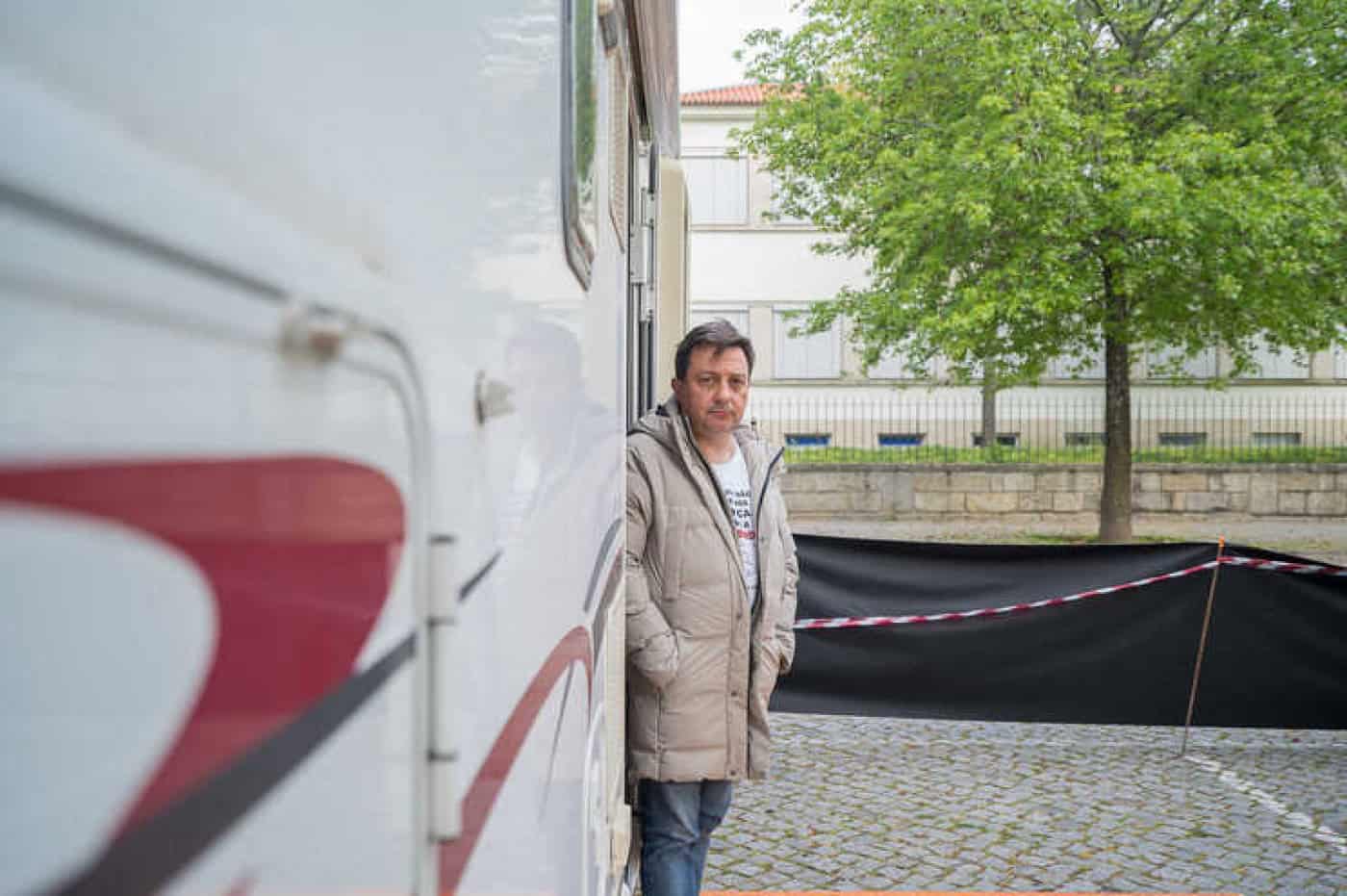 Professor hospitalizado após cinco dias de greve de fome